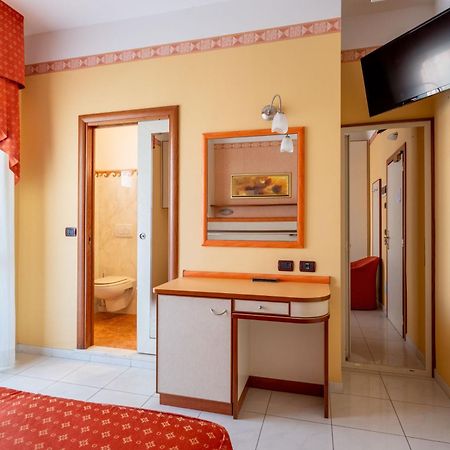 צ'סנטיקו Hotel Excelsior מראה חיצוני תמונה