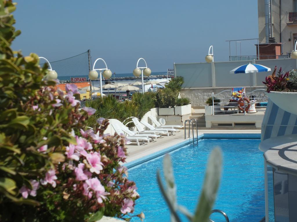 צ'סנטיקו Hotel Excelsior מראה חיצוני תמונה