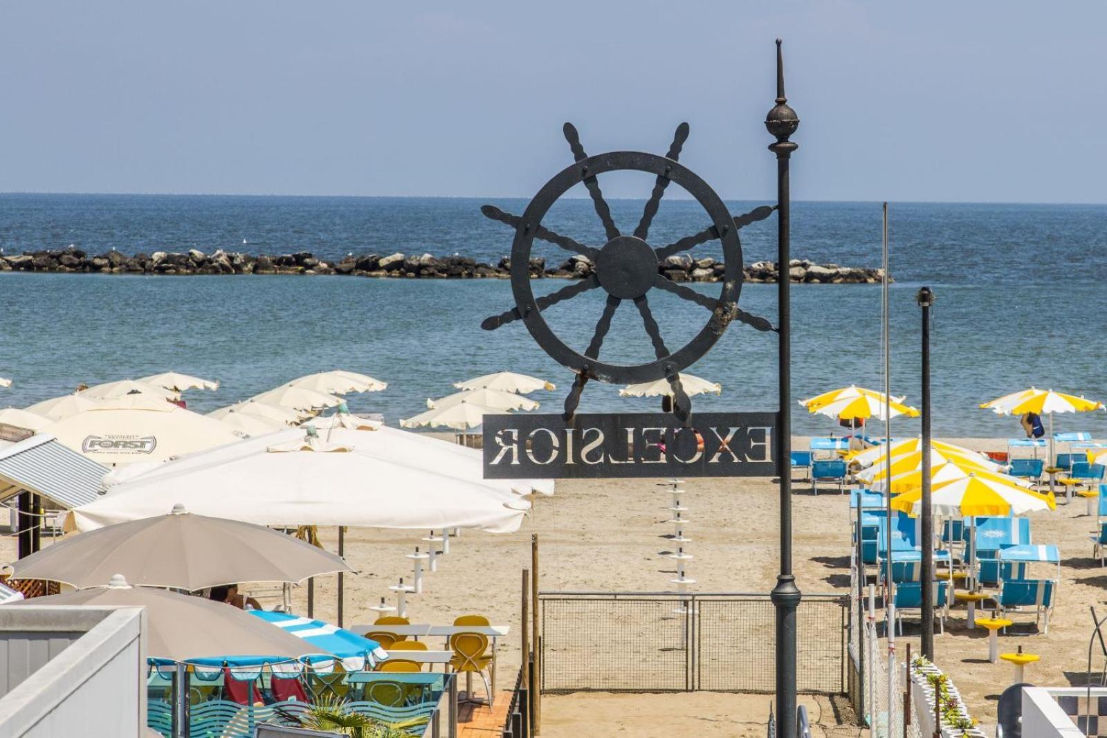 צ'סנטיקו Hotel Excelsior מראה חיצוני תמונה