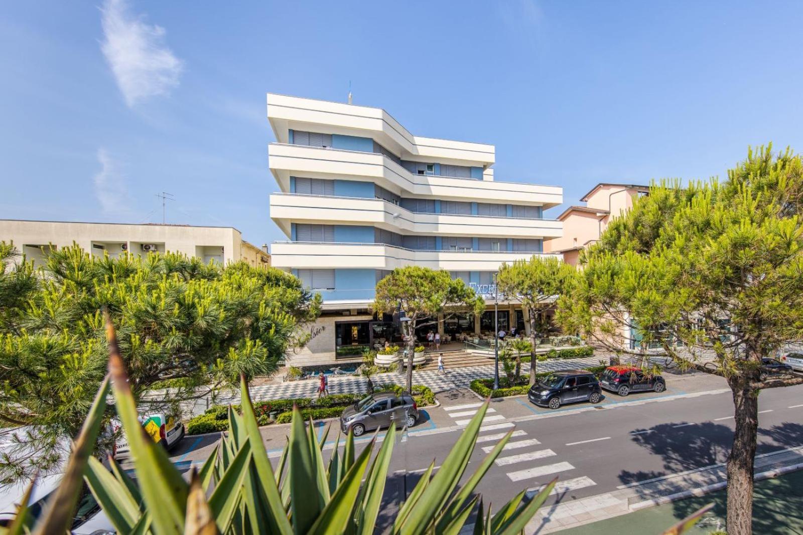 צ'סנטיקו Hotel Excelsior מראה חיצוני תמונה