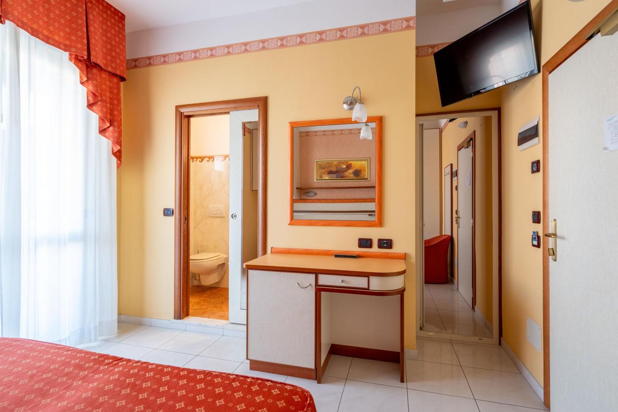 צ'סנטיקו Hotel Excelsior מראה חיצוני תמונה