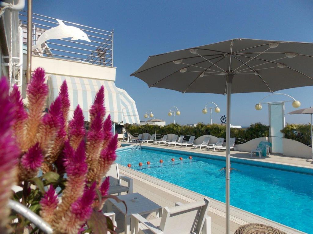 צ'סנטיקו Hotel Excelsior מראה חיצוני תמונה